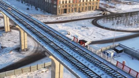 Между станциями LRT проложили первые полкилометра рельсового пути 