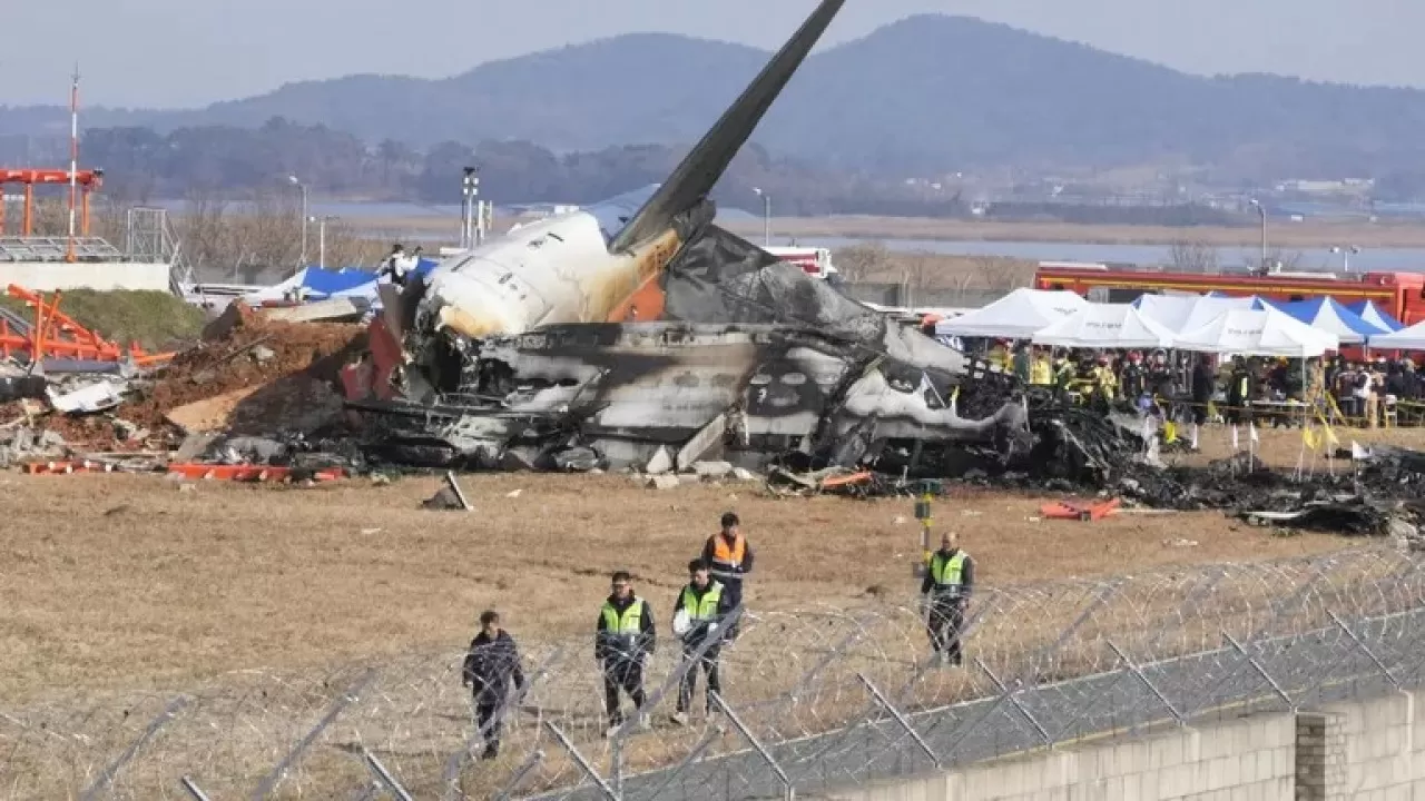 Недельный траур объявлен в Южной Корее из-за крушения "боинга" Jeju Air