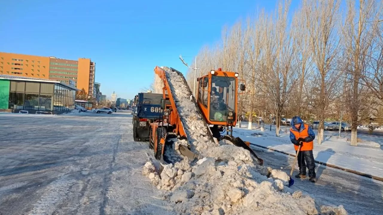 Астанада қар тазалау жұмысына 2,4 мыңнан астам жол жұмысшы жұмылдырылды 