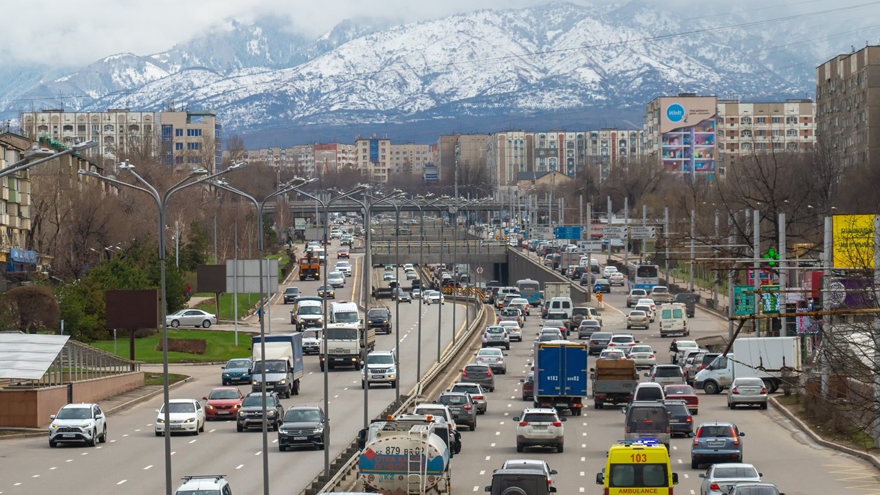 Казахстан обязали полностью отказаться от автомобилей с бензиновым  двигателем | Inbusiness.kz