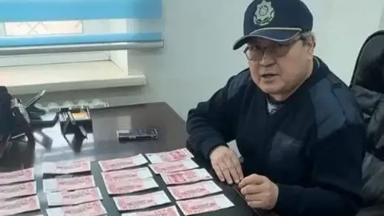Иностранец пытался ввезти в Казахстан 104 тыс. юаней