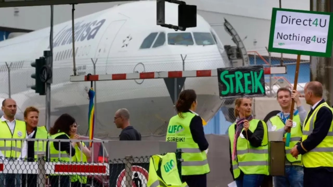 Стачка работников Lufthansa коснется 100 тысяч пассажиров
