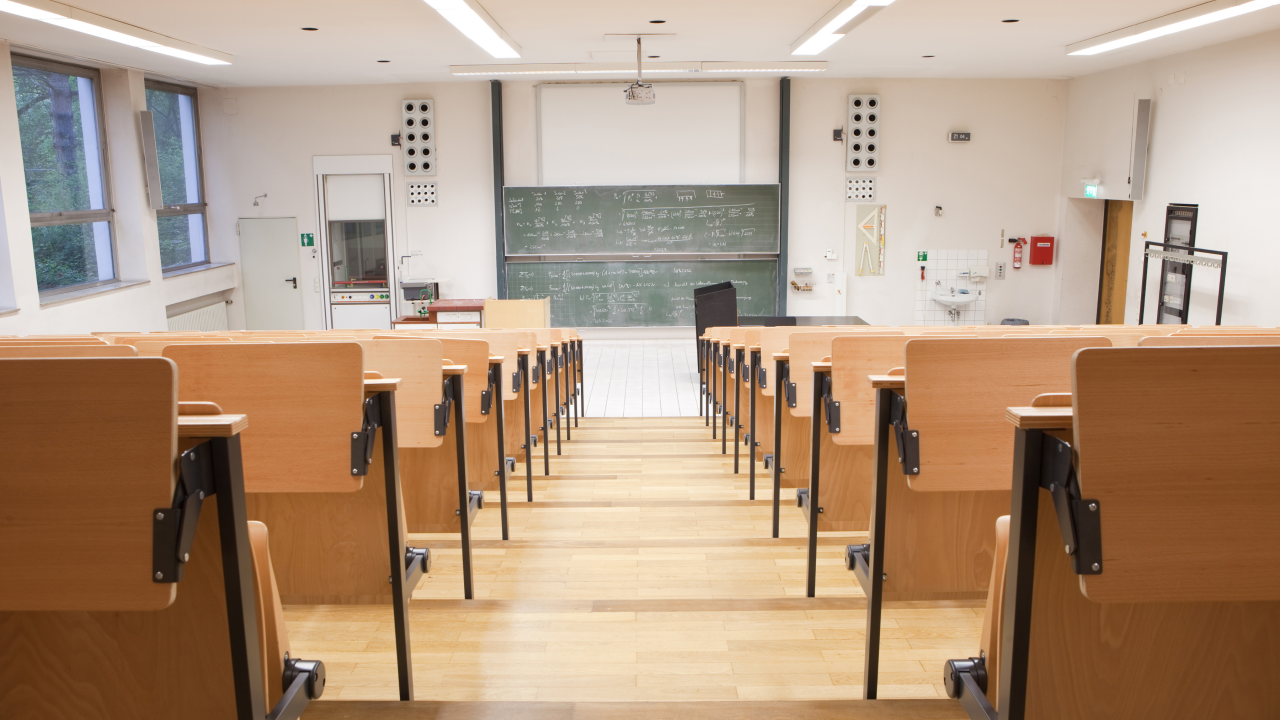 Жас жігіттермен жетілген үлкен кеуделі әйелдердің неміс порнографиясы