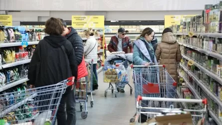 В АЗРК сообщили, что казахстанцы стали меньше покупать еду и больше – других товаров