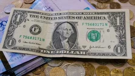 Сколько стоят основные валюты в обменниках Казахстана 18 февраля?