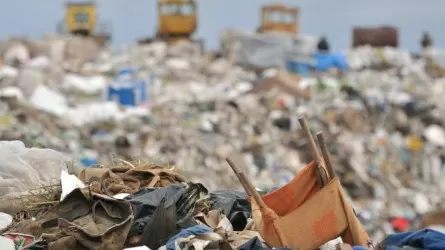 Ірі қалаларда қатты тұрмыстық қалдықтарды қайта өңдейтін зауыттар салу керек – Мемлекет басшысы
