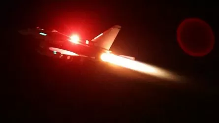 Военные США и Великобритании нанесли 15 авиаударов по объектам хуситов