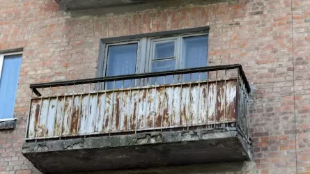 В Петропавловске упал балкон