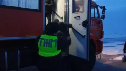 Более 60 человек эвакуировали из автобуса в Карагандинской области