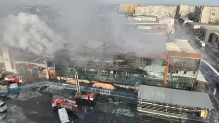 Потушен пожар в торговом доме Семея 