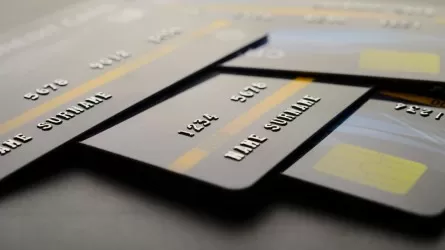 Платежные карты в РК несовершеннолетним и иностранцам будут оформлять по-новому