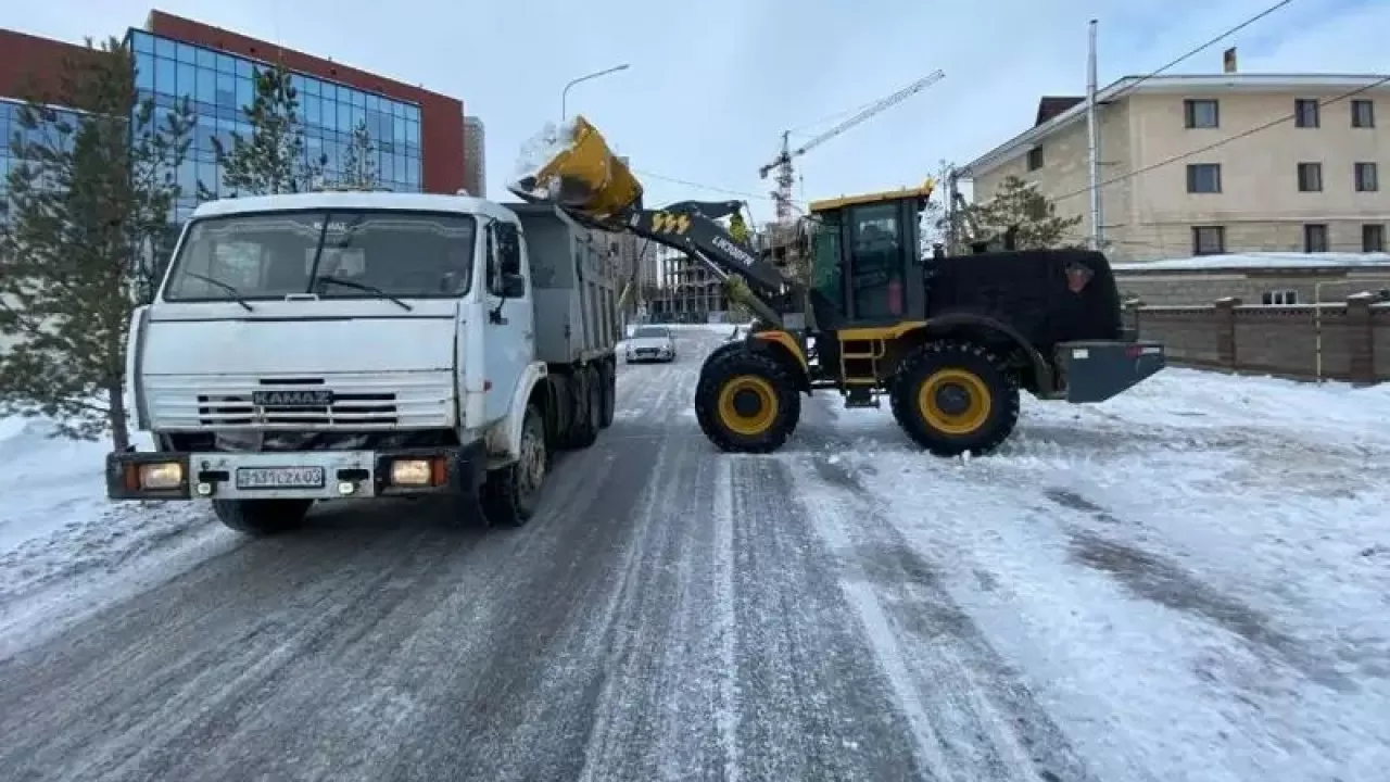 Астана көшелеріне қар күреуге 1,6 мың арнайы техника шығарылды