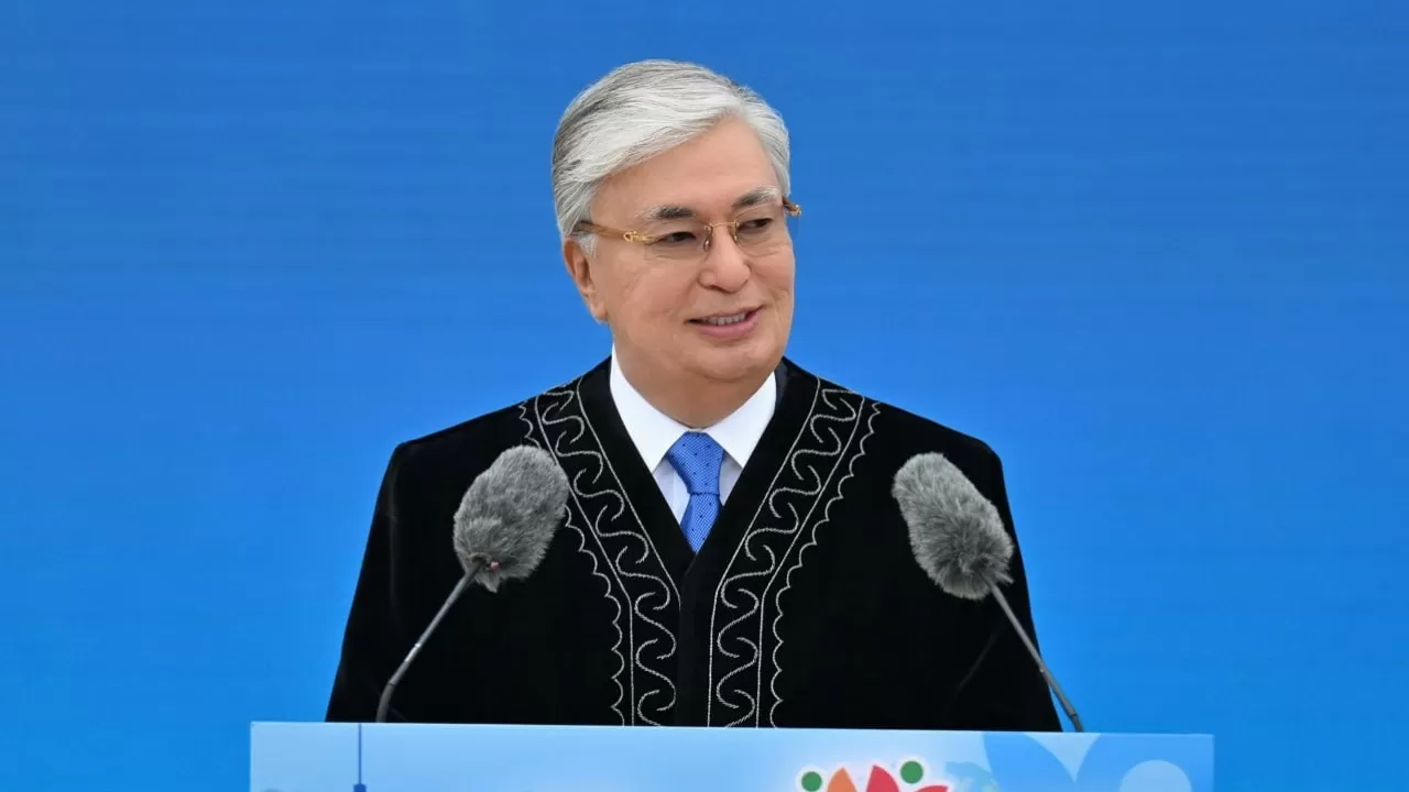 Президент поздравил казахстанцев с праздником Наурыз на площади в Алматы