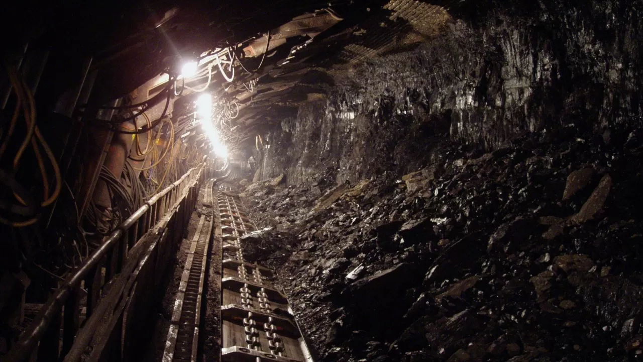 Ресейде шахта опырылып, 13 адам үйінді астынды қалды