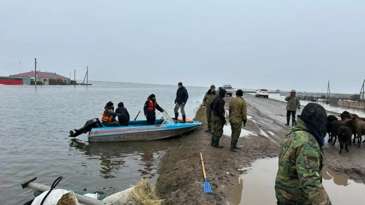 Из подтопленных районов в Казахстане эвакуировано более 400 человек