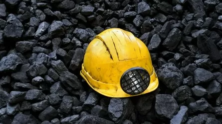 13 горняков оказались под завалами шахты в России 