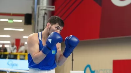 Айбек Оралбай выиграл второй бой на лицензионном турнире по боксу в Италии