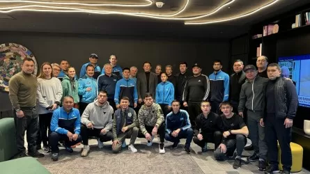 Геннадий Головкин встретился с казахстанскими боксерами