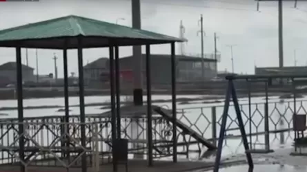 Дома жителей Атырау снова остались под водой 
