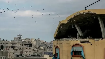 Газа аумағында аспаннан түскен көмек 5 адамның өмірін жалмады