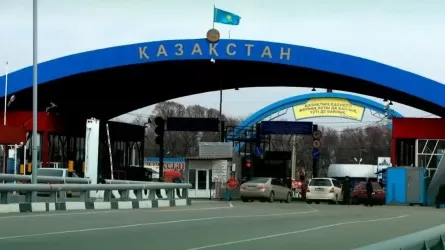 Из-за паводка на казахстанско-российской границе возникла очередь