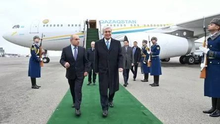 Президент РК прилетел в Азербайджан с госвизитом