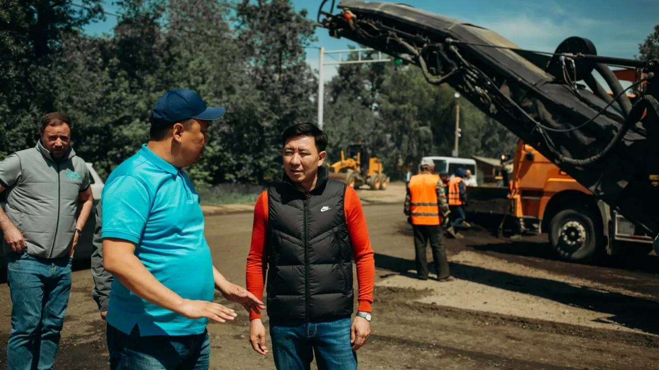 В Усть-Каменогорске ремонт дорог планируют по онлайн-заявкам населения  