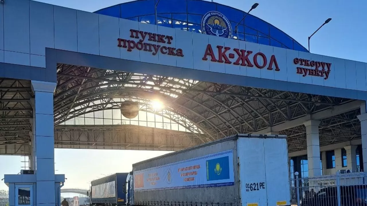 МВД Кыргызстана протянуло руку помощи казахстанским коллегам 