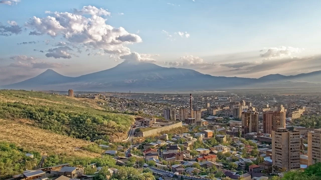 В столице Армении задержано около 100 протестующих против внешней политики страны
