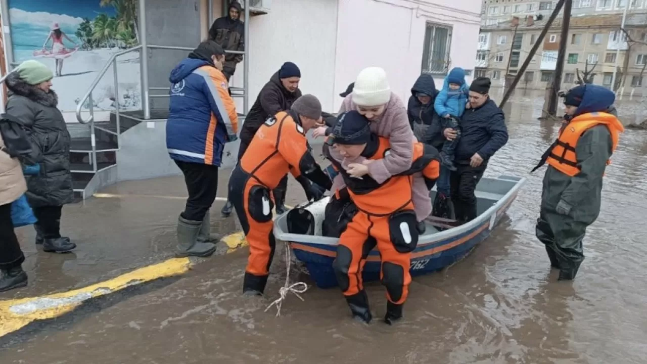 Су тасқыны: Бірқатар өңірде 20 мыңнан астам волонтер жұмыс істеп жатыр