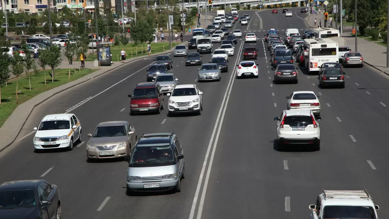 В РК утвердили правила ведения электронных паспортов транспорта