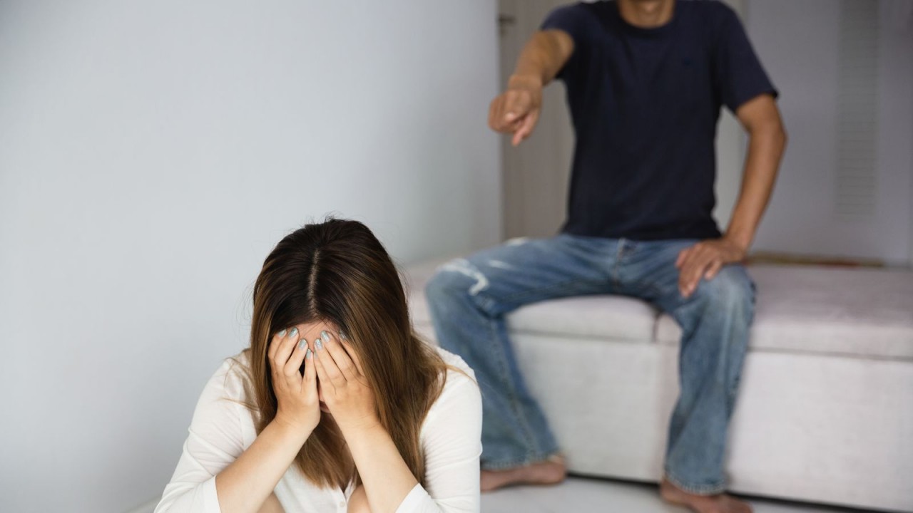 Мини юбкадағы жағажай қыздарының жеке суреттері