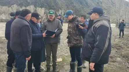 Паводки в РК: глава минэкологии посетил Восточно-Казахстанскую область