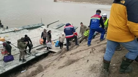 Как медицинские работники помогают жителям затопленных районов