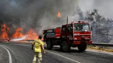 Крупный пожар вспыхнул на западе Турции