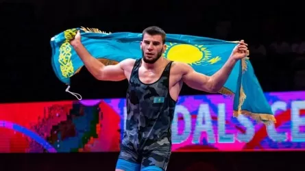 Казахстанский борец завоевал серебро на чемпионате Азии 