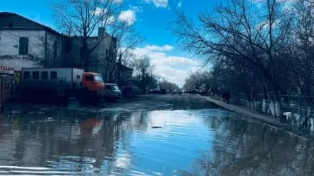 Ситуация с паводком в Казахстане: где-то ждут пика, где-то возвращаются домой 