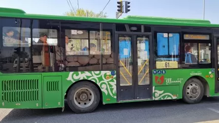 Пенсионеры и школьники в Шымкенте будут ездить в автобусах бесплатно
