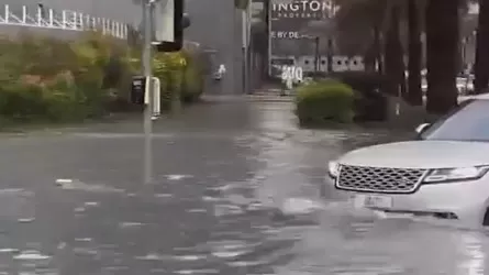 Сильные дожди вызвали наводнение в Дубае