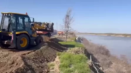 Паводки в Атырау: строительство дамб защитит город от воды?