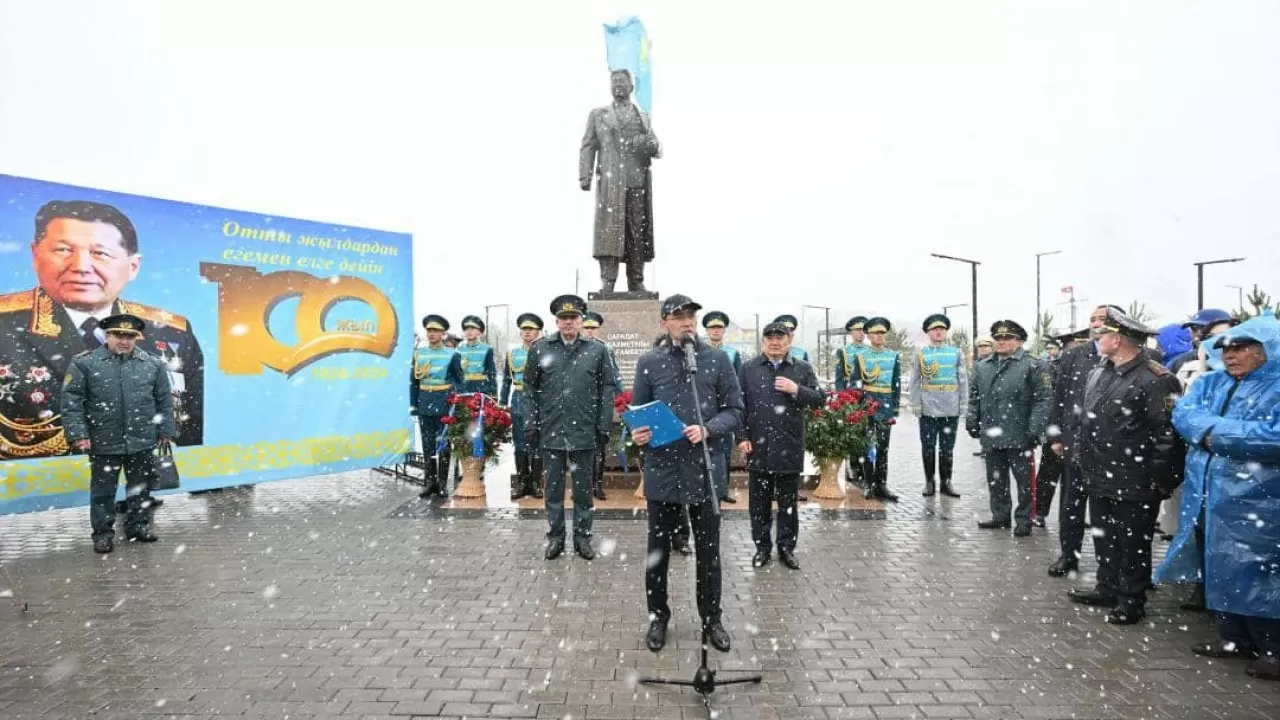 Памятник Сагадату Нурмагамбетову открыли в городе Акколе