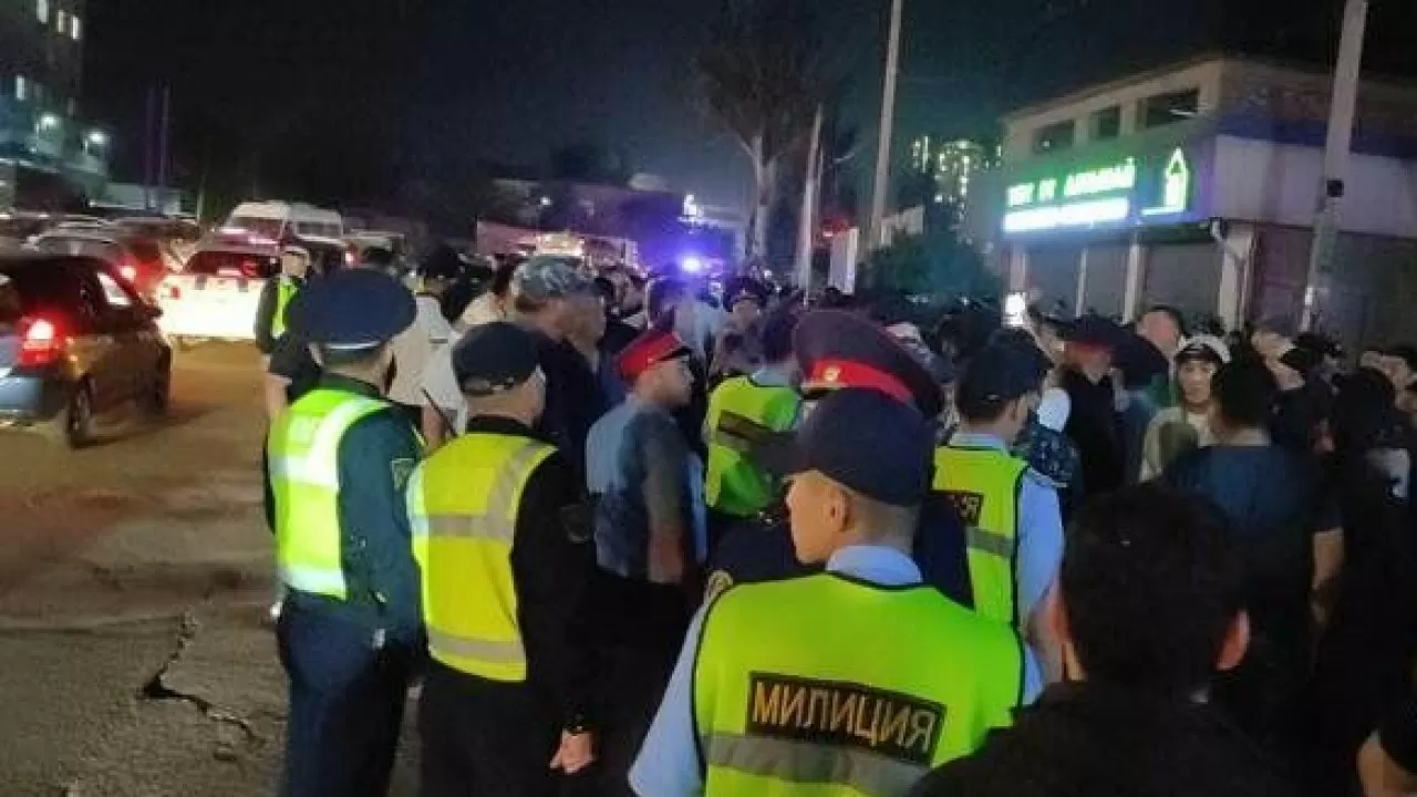 Протест против иностранцев: в Бишкеке ночью вспыхнули беспорядки