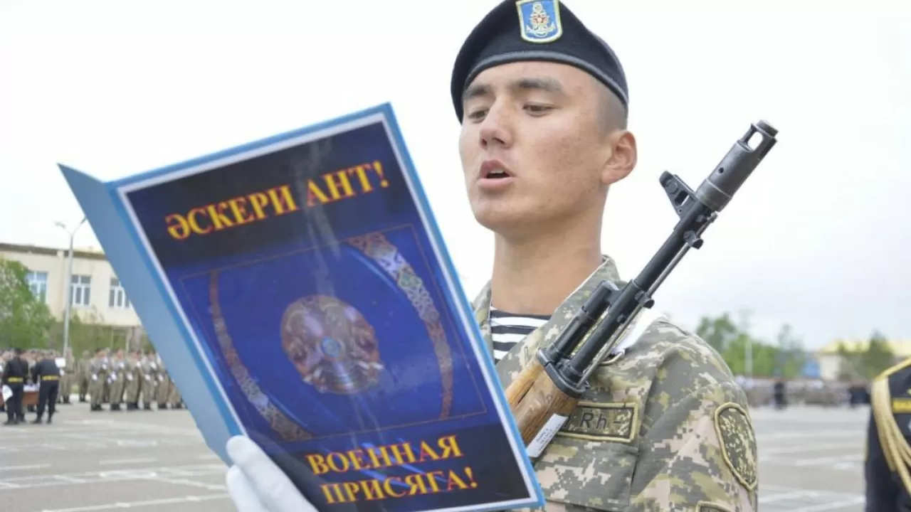 "Батыс" өңірлік қолбасшылығының 700-ге жуық жас жауынгері әскери ант берді