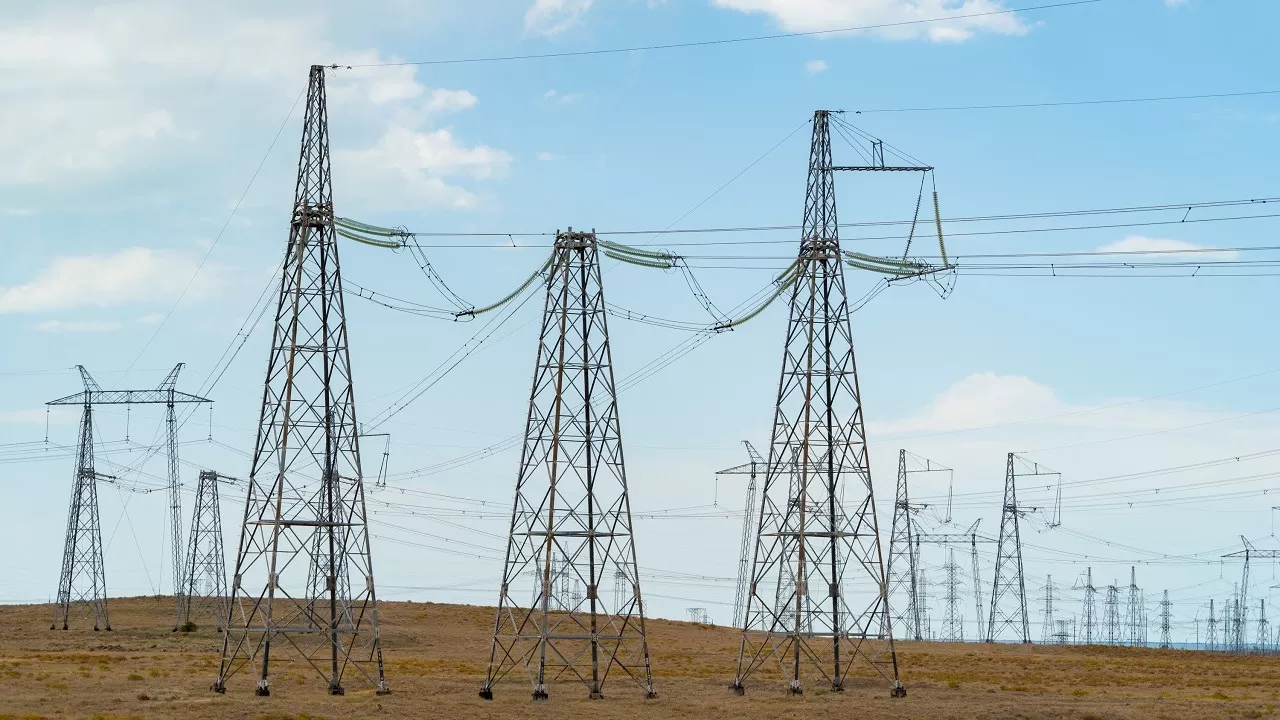 Тарифы на электроэнергию выросли на треть за год в Казахстане