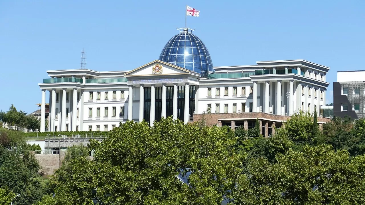В здании парламента Грузии объявлен "желтый" уровень безопасности
