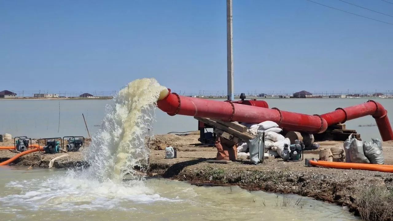 В Атырау уровень воды в реке Жайык поднялся на два сантиметра 