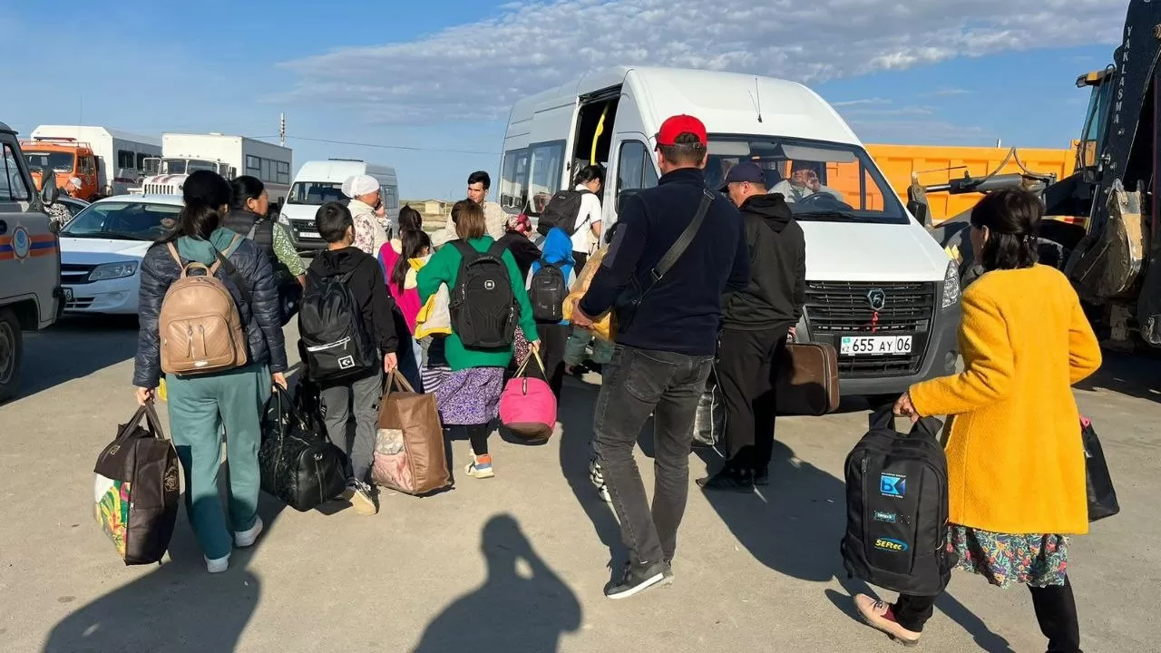 Паводки в Казахстане: в селе Талдыколь началась принудительная эвакуация населения