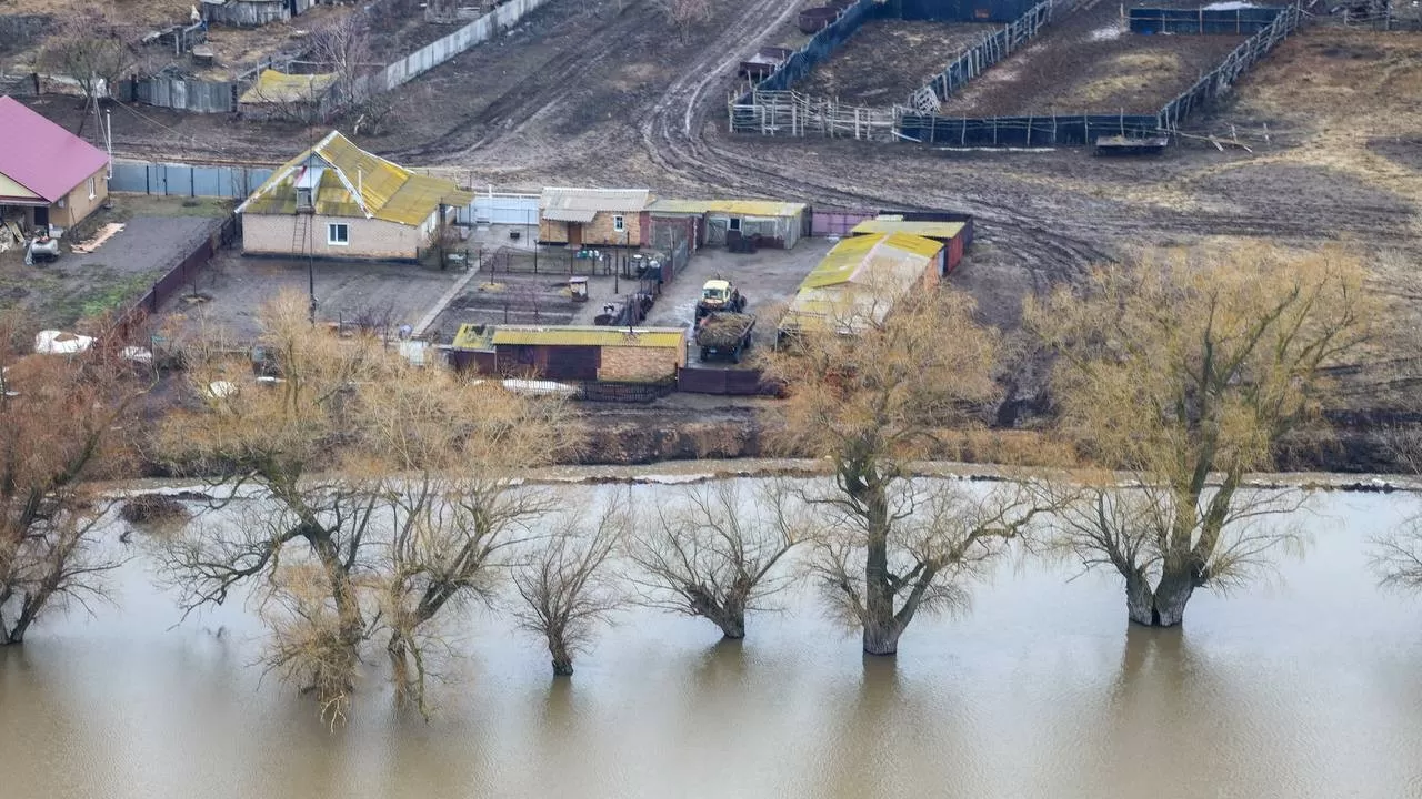 Паводки в Казахстане: дезинфекцию провели на десятках гектаров подтопленных территорий