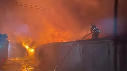 Два крупных пожара с коротким интервалом произошли в Атырау 