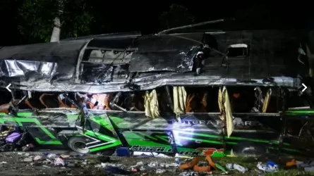 Смертельный выпускной: у школьного автобуса отказали тормоза в Индонезии